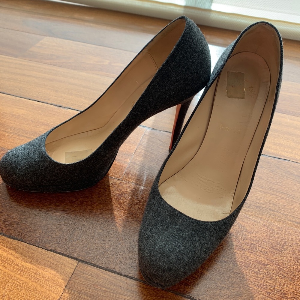 Christian Louboutin. Size 42